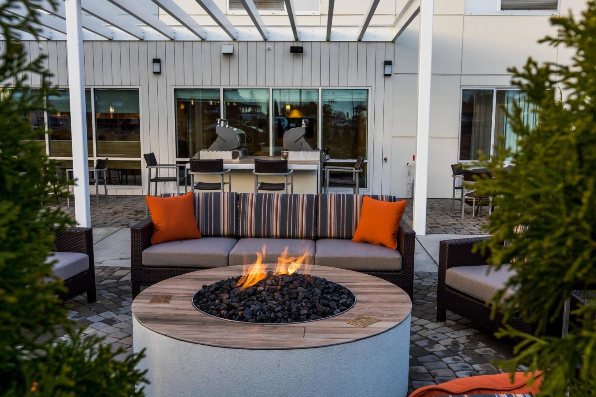 Towneplace Suites By Marriott Portland Beaverton Exterior photo