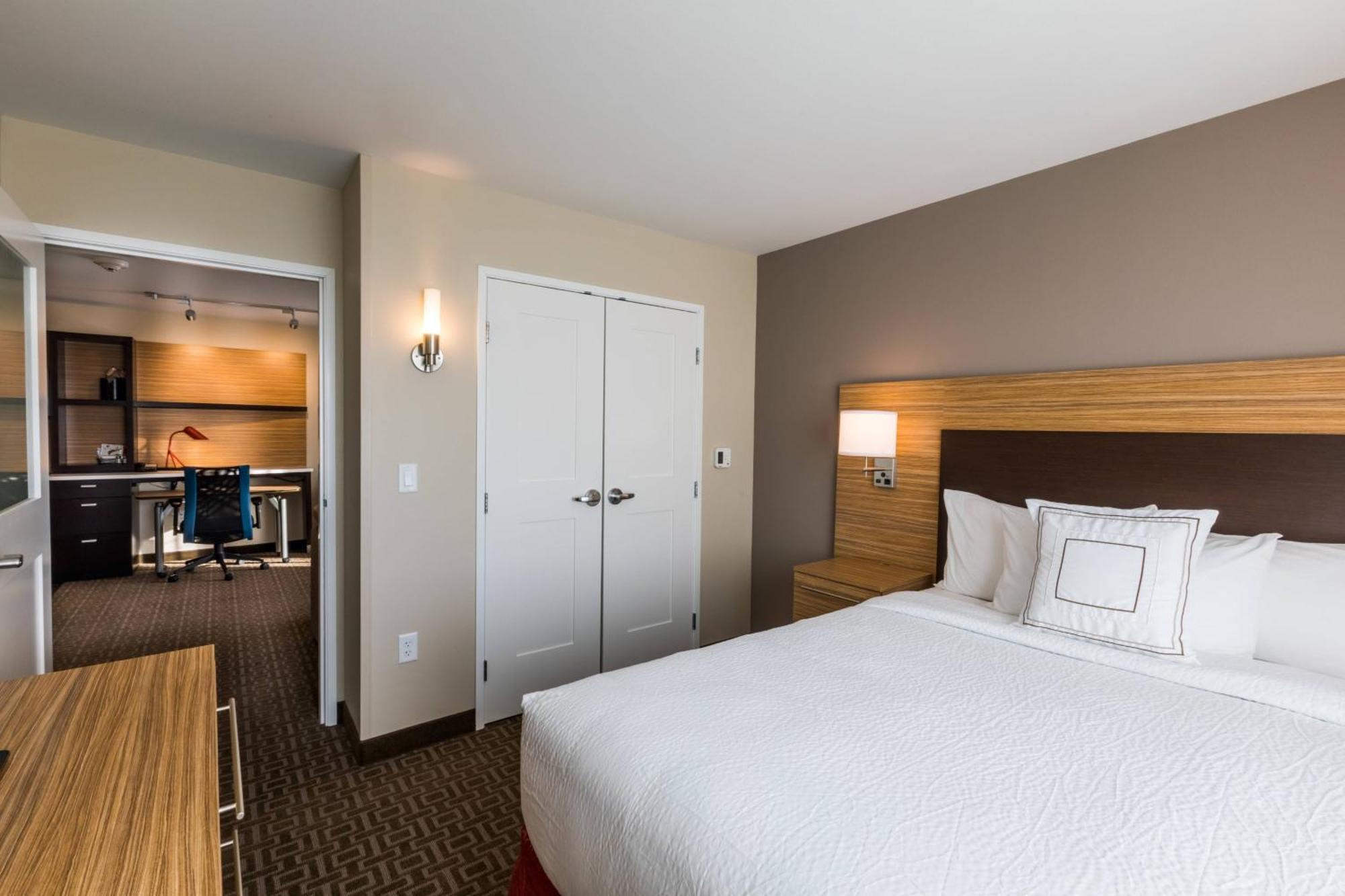 Towneplace Suites By Marriott Portland Beaverton Exterior photo