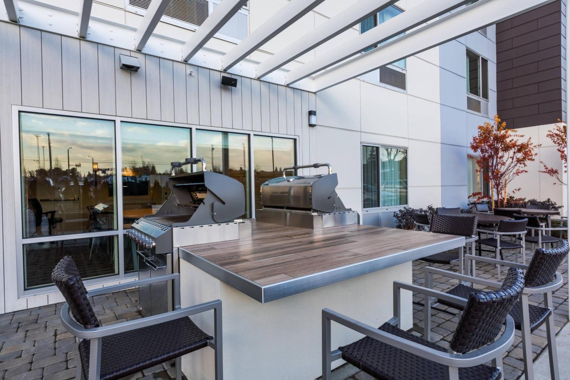 Towneplace Suites By Marriott Portland Beaverton Exterior photo
